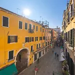 Rialto Bridge Luxury Венеция