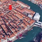 Rialto Bridge Luxury Апартаменты *